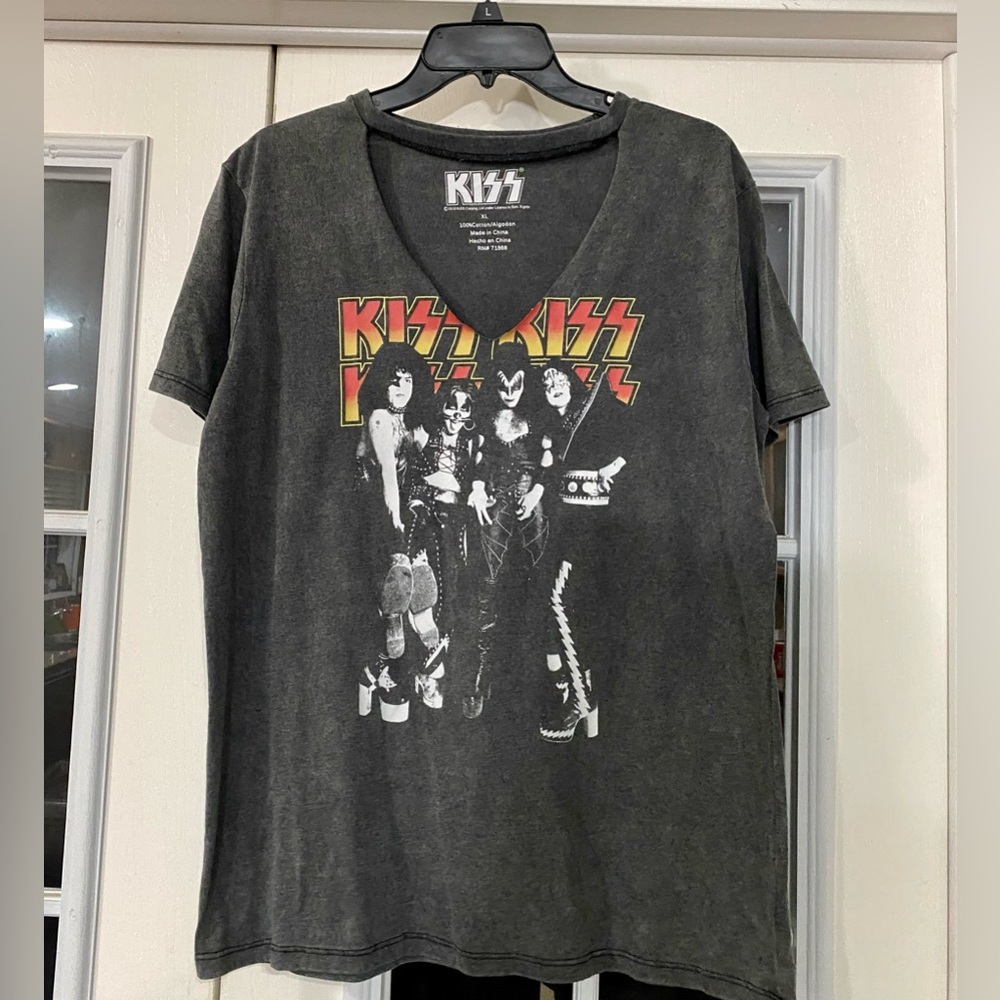 Ladies KISS graphic tee